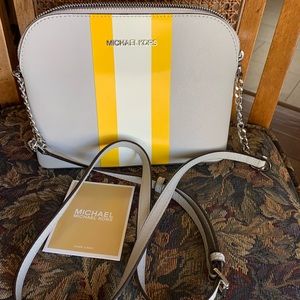 Michael Kors❤️🎁 sporty yellow, gray white Limited edition💛🤍 Cindy Crossbody